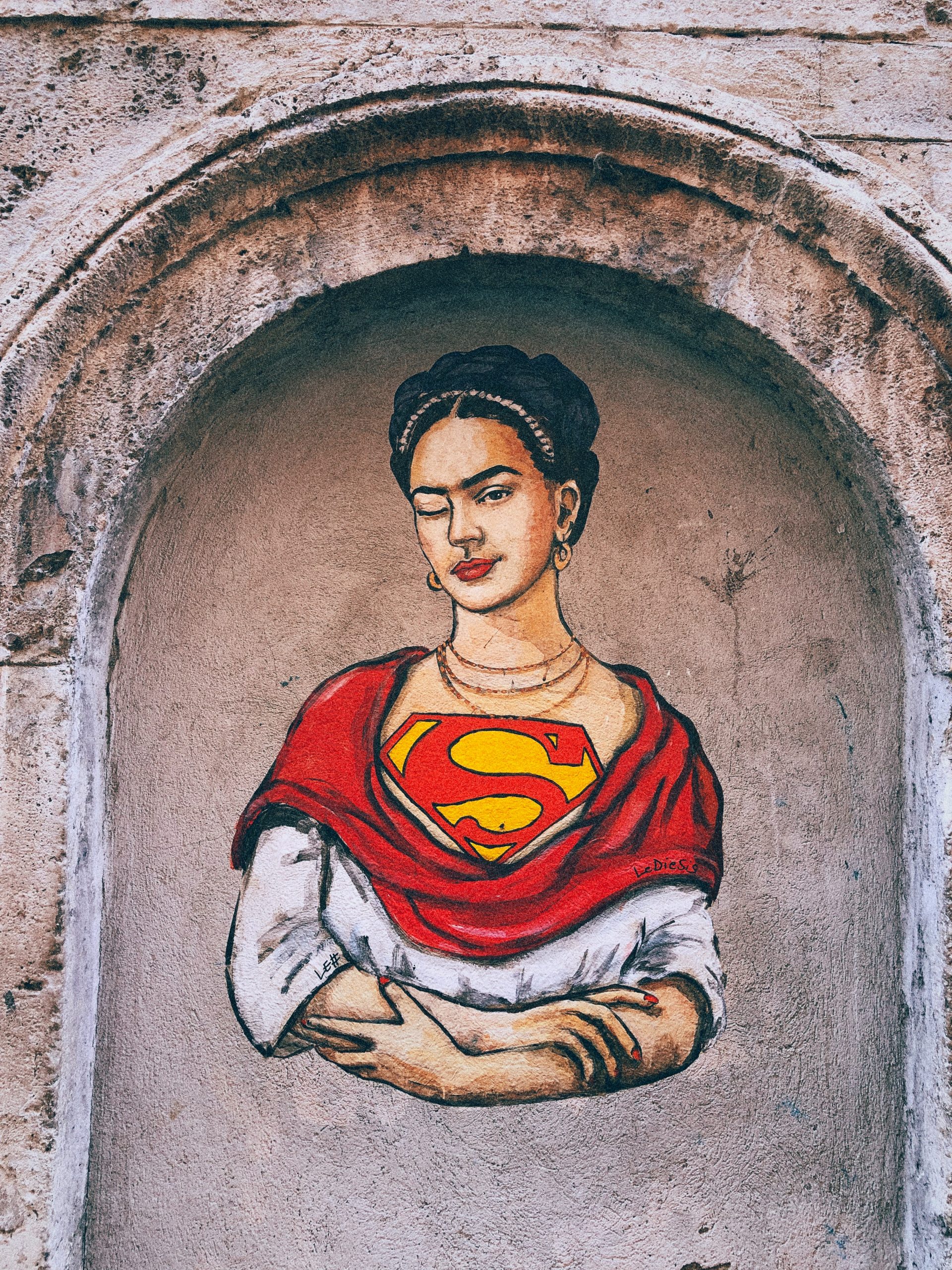 veroniki-thetis-chelioti-i9ry-mF5ses-unsplash Frida Kahlo as superwoman